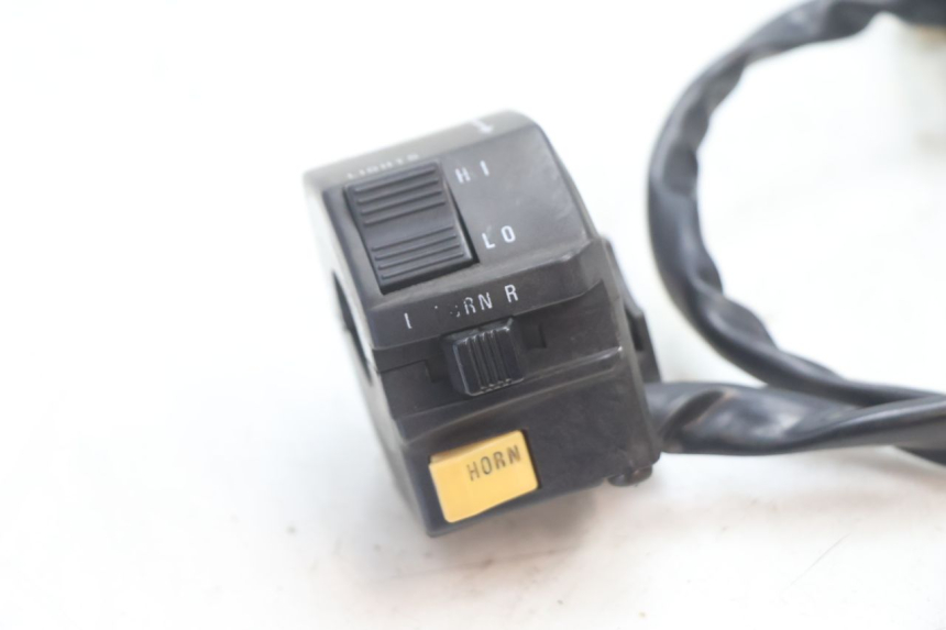 photo de LINKER SCHAKELAAR SUZUKI GSX F GSXF 750 (1988 - 1998) - Detail van het onderdeel