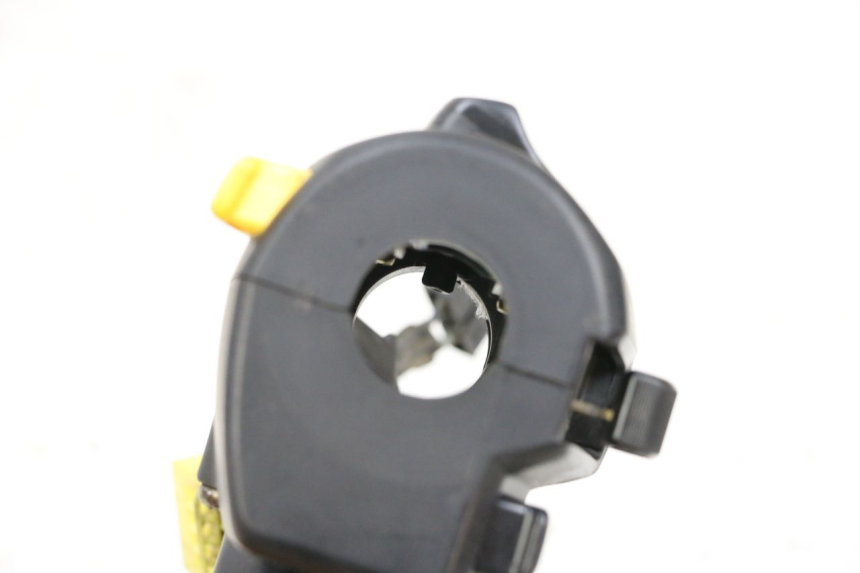 photo de LINKER STUURSCHAKELAAR SUZUKI GSXR GSX-R 1000 (2003 - 2004) - Detail van het onderdeel