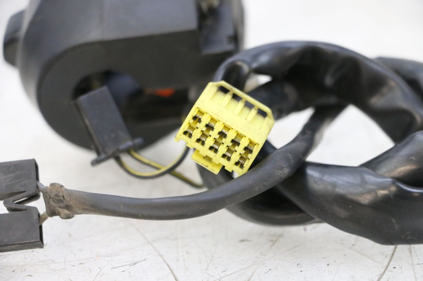 photo de LINKER STUURSCHAKELAAR SUZUKI GSXR GSX-R 1000 (2003 - 2004) - Technische close-up