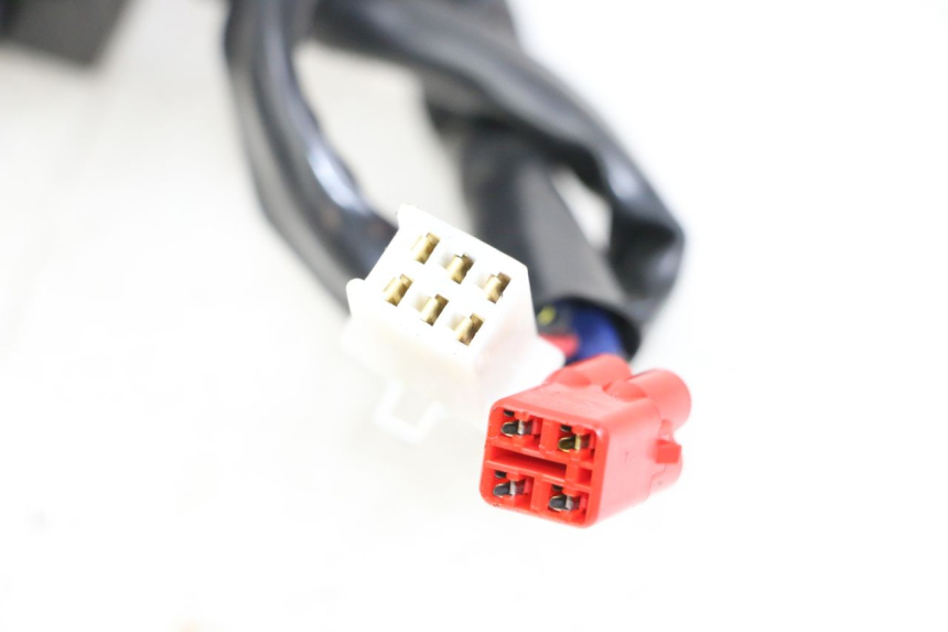 photo de LINKER STUURSCHAKELAAR HUSQVARNA SVARTPILEN 401 (2018 - 2023) - Zoom op gebruiksstaat