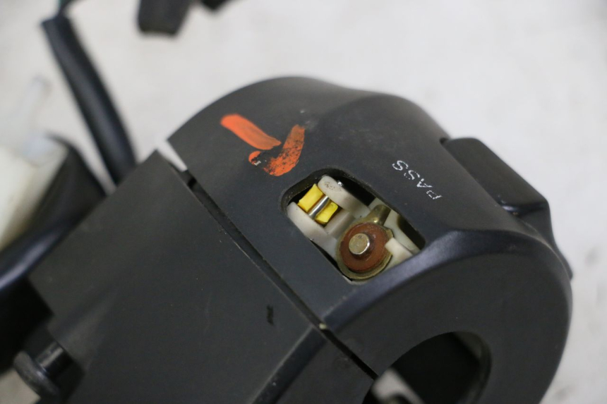 photo de LINKER STUURSCHAKELAAR SYM JOYMAX 125 (2010 - 2017) - Zoom op gebruiksstaat