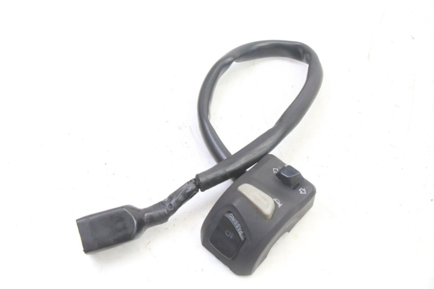 photo de LINKER STUURSCHAKELAAR PEUGEOT KISBEE 2T 50 (2018 - 2022) - Zoom op gebruiksstaat