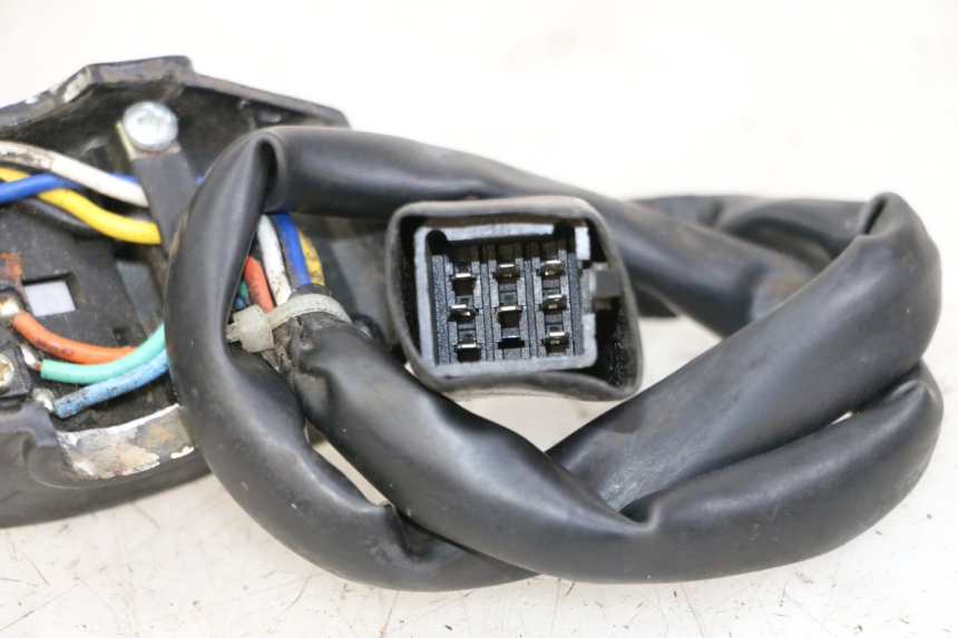 photo de LINKER STUURSCHAKELAAR PEUGEOT KISBEE 2T 50 (2010 - 2017) - Technische close-up