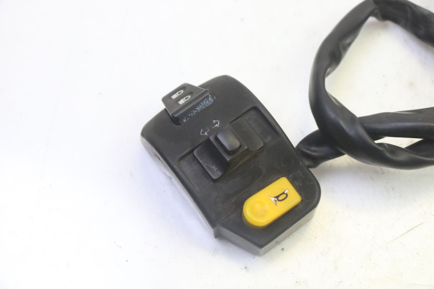 photo de LINKER STUURSCHAKELAAR PEUGEOT KISBEE 2T 50 (2010 - 2017) - Detail van het onderdeel