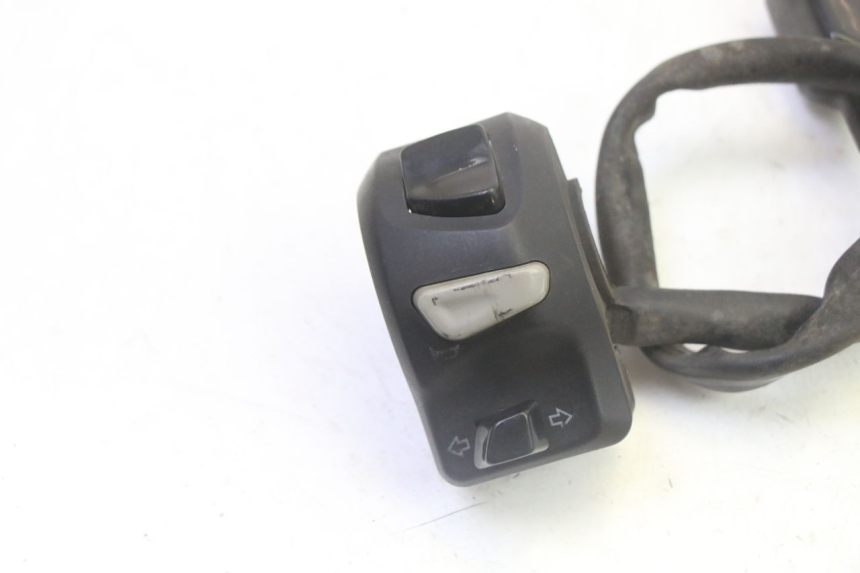 photo de LINKER STUURSCHAKELAAR PEUGEOT KISBEE 4T 50 (2018 - 2022) - Detail van het onderdeel