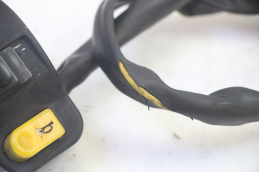 photo de LINKER STUURSCHAKELAAR PEUGEOT KISBEE 4T 50 (2010 - 2017) - Zoom op gebruiksstaat