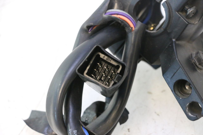 photo de LINKER STUURSCHAKELAAR PEUGEOT KISBEE 4T 50 (2018 - 2022) - Zoom op gebruiksstaat