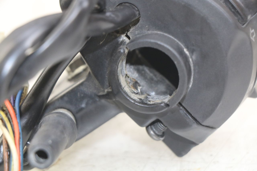 photo de LINKER STUURSCHAKELAAR PEUGEOT LUDIX 50 (2008 - 2017) - Zoom op gebruiksstaat