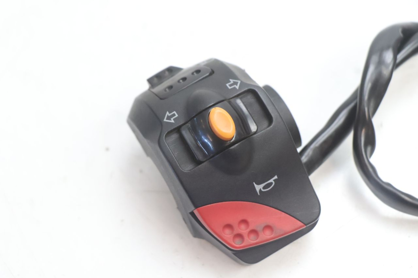 photo de LINKER STUURSCHAKELAAR PEUGEOT LUDIX 50 (2008 - 2017) - Detail van het onderdeel