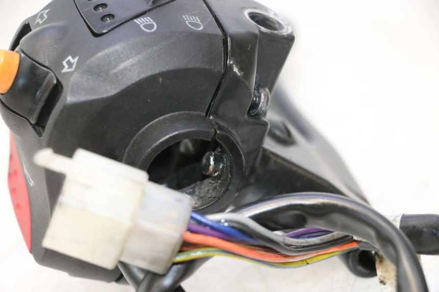 photo de LINKER STUURSCHAKELAAR PEUGEOT LUDIX SNAKE 2T 50 (2004 - 2014) - Detail van het onderdeel