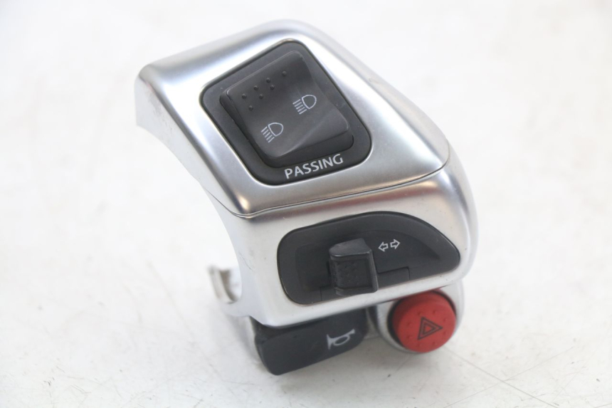 photo de LINKER STUURSCHAKELAAR PIAGGIO MP3 HPE 350 (2018 - 2020) - Detail van het onderdeel