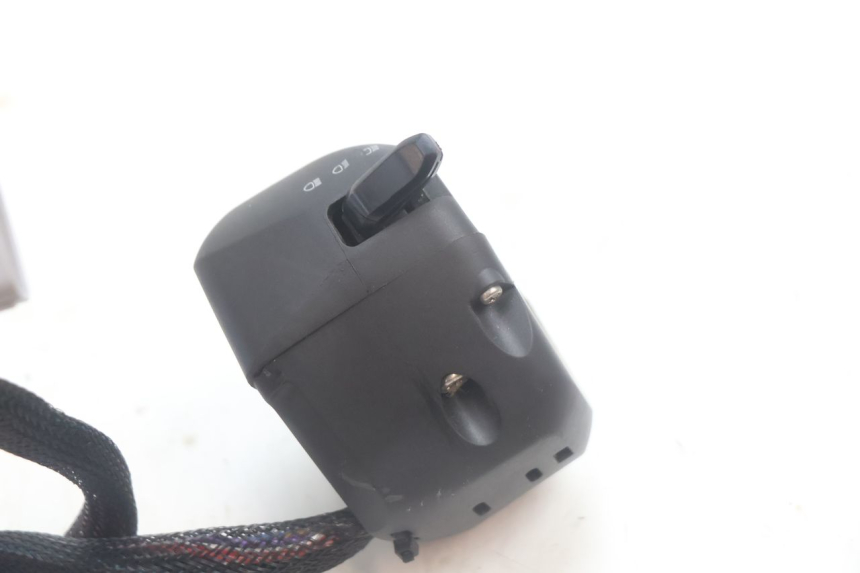 photo de LINKER SCHAKELAAR PIAGGIO MP3 HPE 530 (2022 - 2026) - Bevestigingspunten