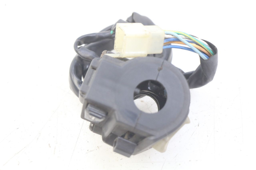 photo de LINKER STUURSCHAKELAAR SELECT UP OCTALIS 125 (2007 - 2012) - Zoom op gebruiksstaat