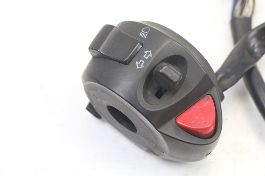 photo de LINKER STUURSCHAKELAAR PEUGEOT CITYSTAR 125 (2011 - 2017) - Detail van het onderdeel