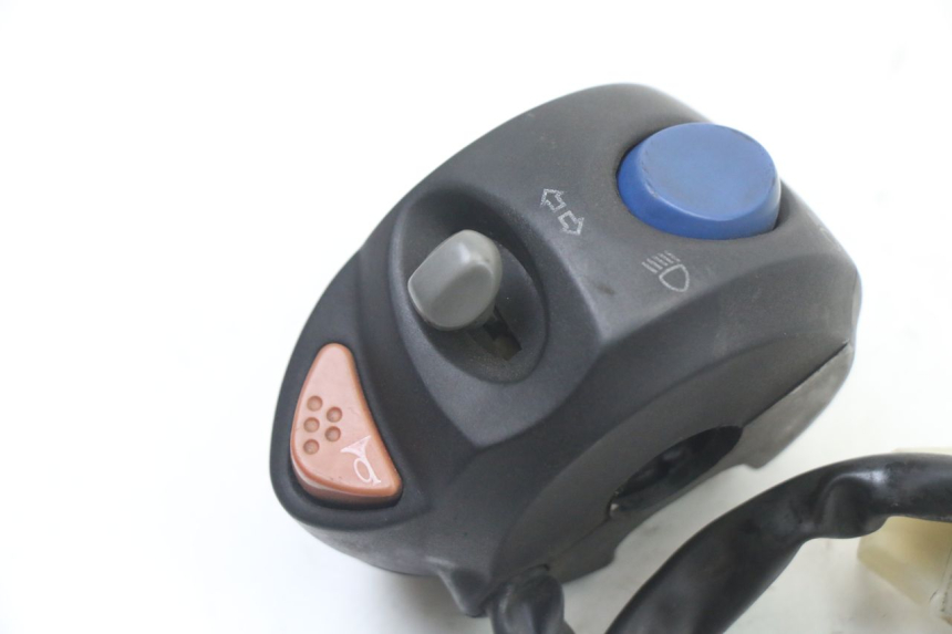 photo de LINKER STUURSCHAKELAAR PEUGEOT ELYSTAR 50 (2002 - 2014) - Zoom op gebruiksstaat