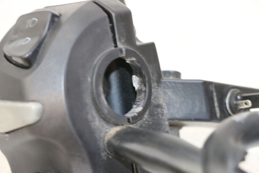 photo de LINKER STUURSCHAKELAAR PEUGEOT KISBEE 4T 50 (2018 - 2022) - Detail van het onderdeel