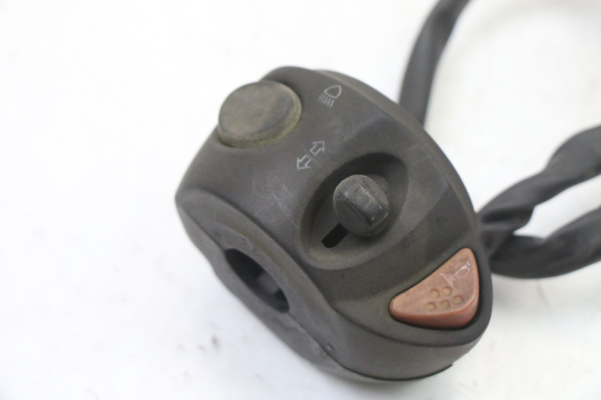 photo de LINKER STUURSCHAKELAAR PEUGEOT SATELIS 125 (2013 - 2018) - Detail van het onderdeel