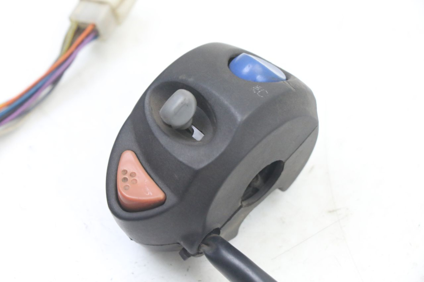 photo de LINKER STUURSCHAKELAAR PEUGEOT TKR TREKKER FURIOUS 50 (2005 - 2014) - Detail van het onderdeel