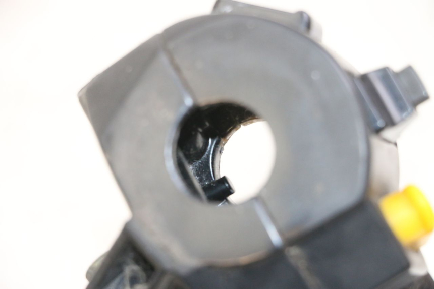 photo de LINKER STUURSCHAKELAAR PEUGEOT VIVACITY 125 (2010 - 2017) - Detail van het onderdeel