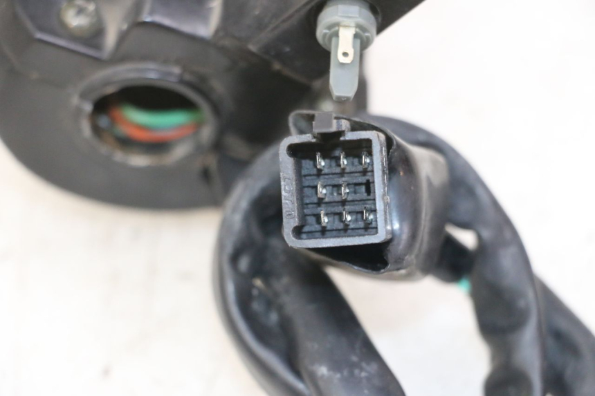 photo de LINKER STUURSCHAKELAAR PEUGEOT VIVACITY 125 (2010 - 2017) - Zoom op gebruiksstaat