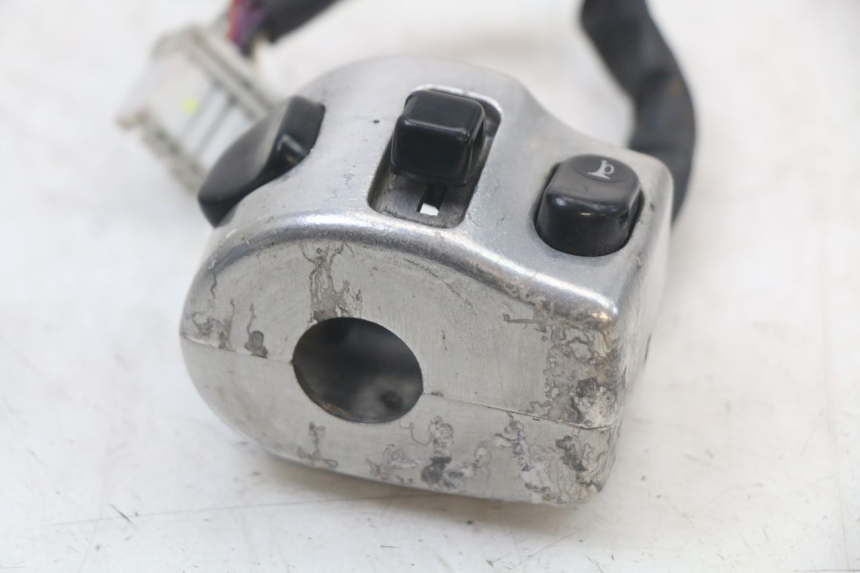 photo de LINKER STUURSCHAKELAAR PIAGGIO BEVERLY 125 (1998 - 2005) - Technische close-up