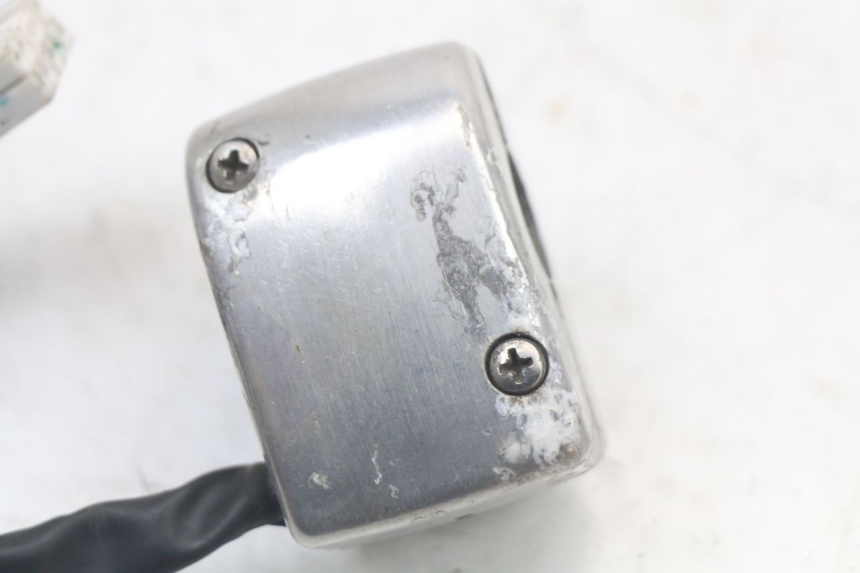 photo de LINKER STUURSCHAKELAAR PIAGGIO BEVERLY 125 (1998 - 2005) - Bevestigingspunten