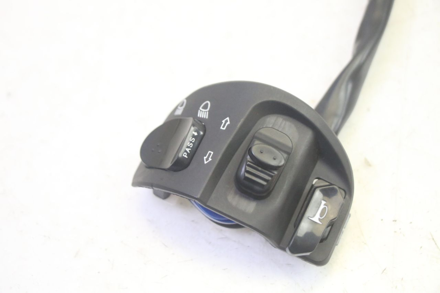 photo de LINKER STUURSCHAKELAAR EFUN PUSA 1 - Zoom op gebruiksstaat