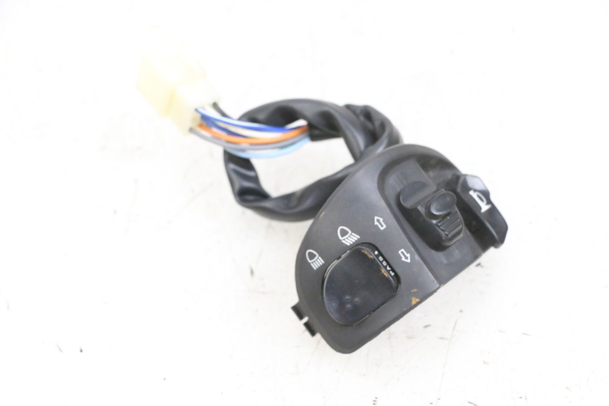 photo de LINKER STUURSCHAKELAAR EFUN PUSA 1 - Bevestigingspunten