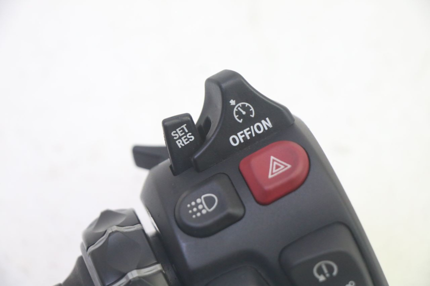 photo de LINKER SCHAKELAAR BMW R GS 1250 (2021 - 2024) - Detail van het onderdeel