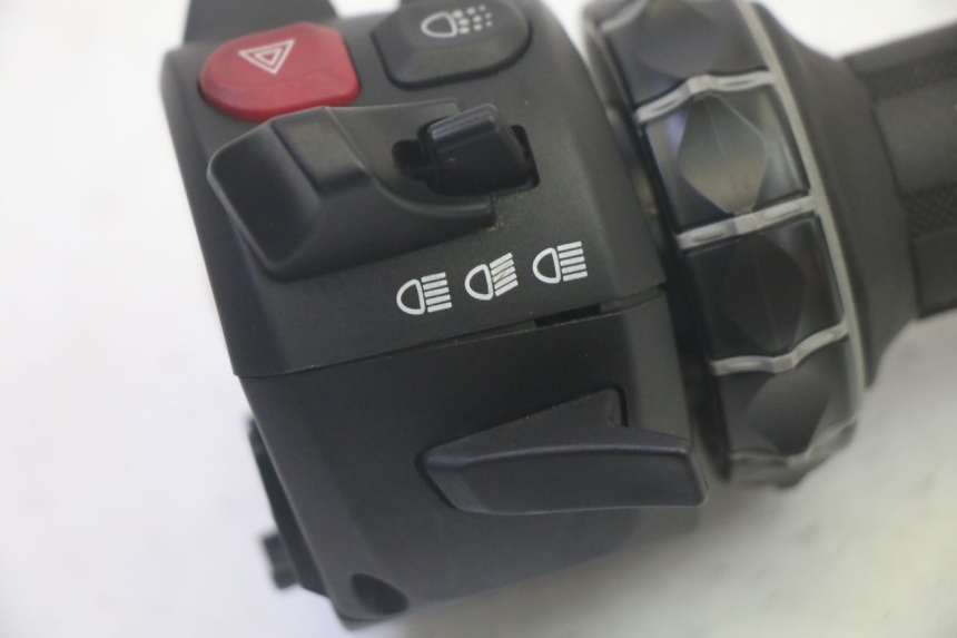 photo de LINKER SCHAKELAAR BMW R GS 1250 (2021 - 2024) - Bevestigingspunten