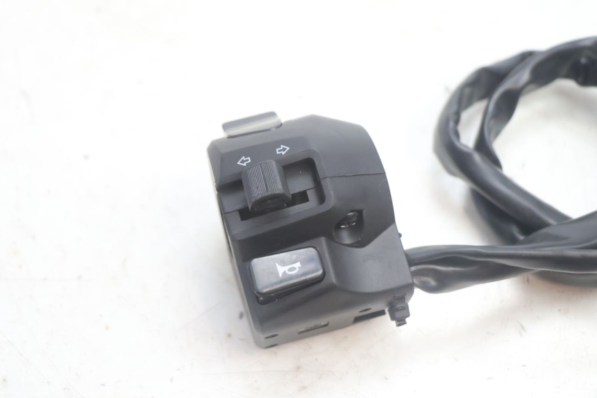 photo de LINKER SCHAKELAAR JM MOTORS R-MAX TECH 50 (2024 - 2026) - Detail van het onderdeel