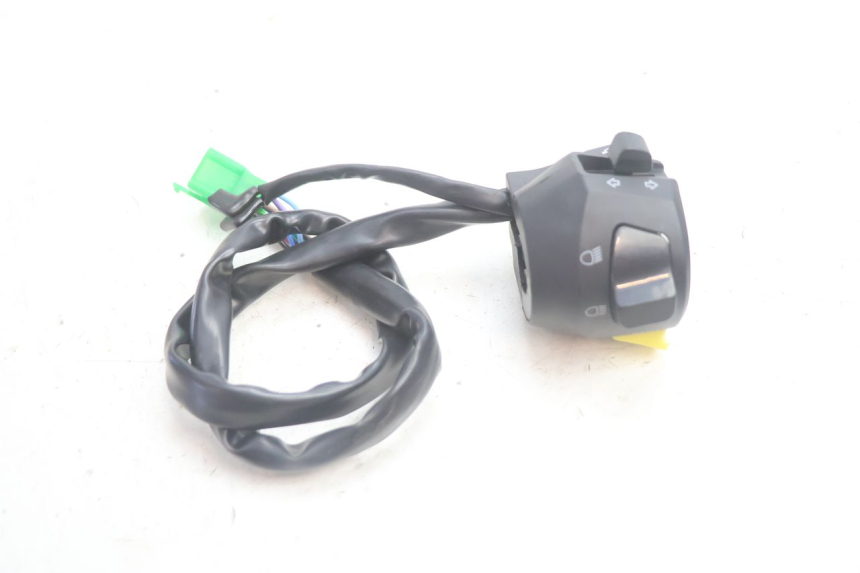 photo de LINKER SCHAKELAAR JM MOTORS R-MAX TECH 50 (2024 - 2026) - Zoom op gebruiksstaat