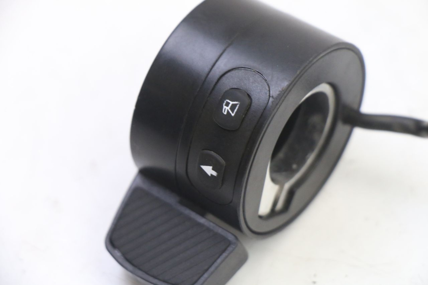 photo de LINKER STUURSCHAKELAAR PUNK ELECTRIC RIDER 1 - Detail van het onderdeel