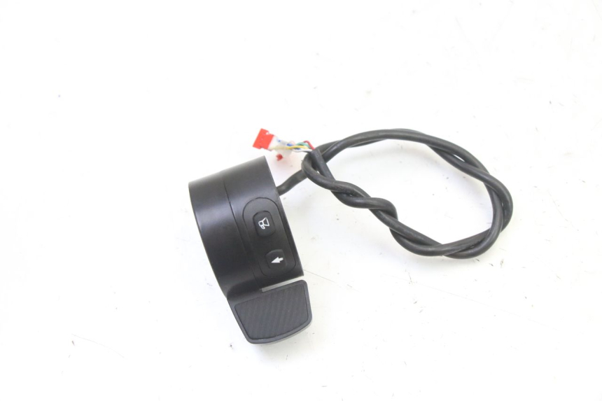 photo de LINKER STUURSCHAKELAAR PUNK ELECTRIC RIDER 1 - Zoom op gebruiksstaat