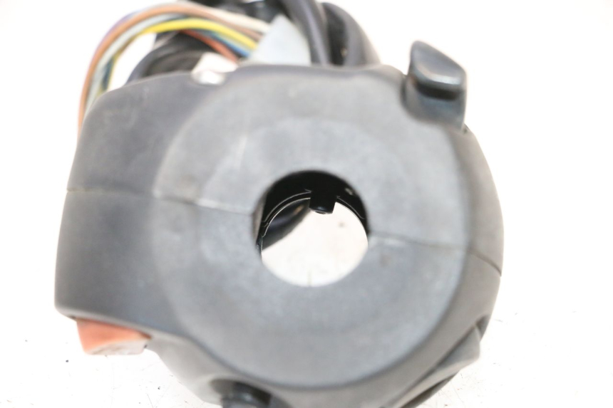 photo de LINKER STUURSCHAKELAAR PEUGEOT SATELIS COMPRESSOR K15 125 (2006 - 2009) - Zoom op gebruiksstaat