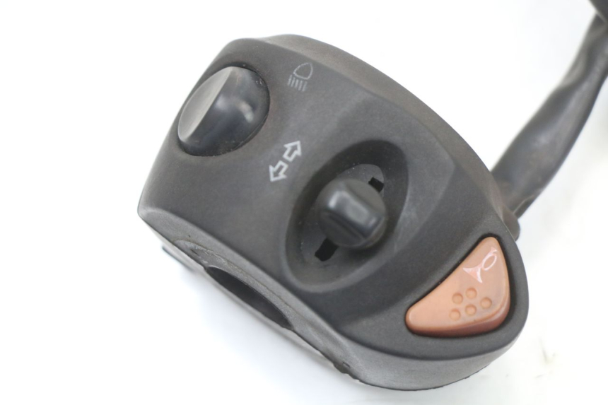 photo de LINKER STUURSCHAKELAAR PEUGEOT SATELIS 125 (2010 - 2012) - Detail van het onderdeel