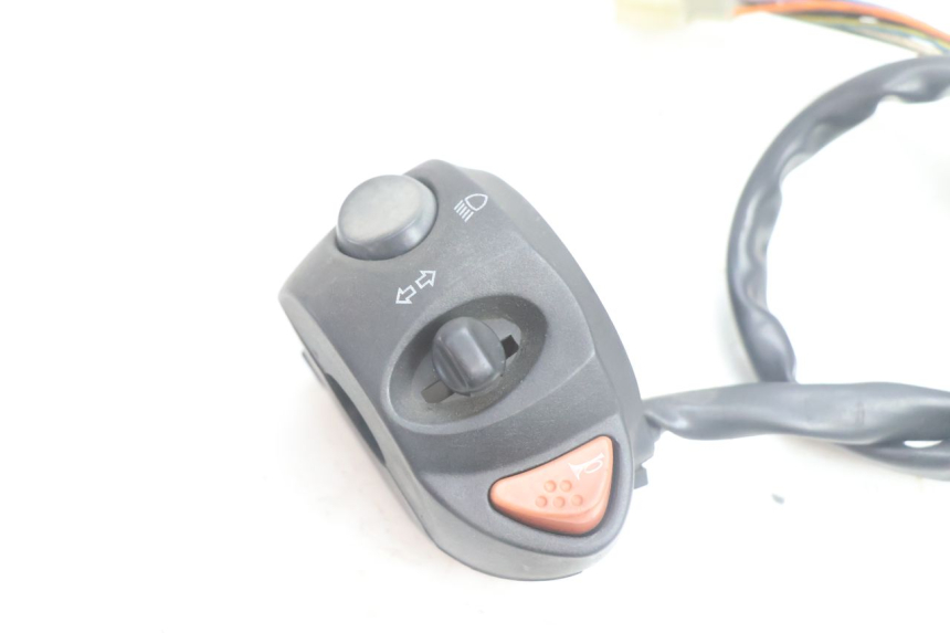 photo de LINKER STUURSCHAKELAAR PEUGEOT SATELIS 125 (2006 - 2009) - Detail van het onderdeel