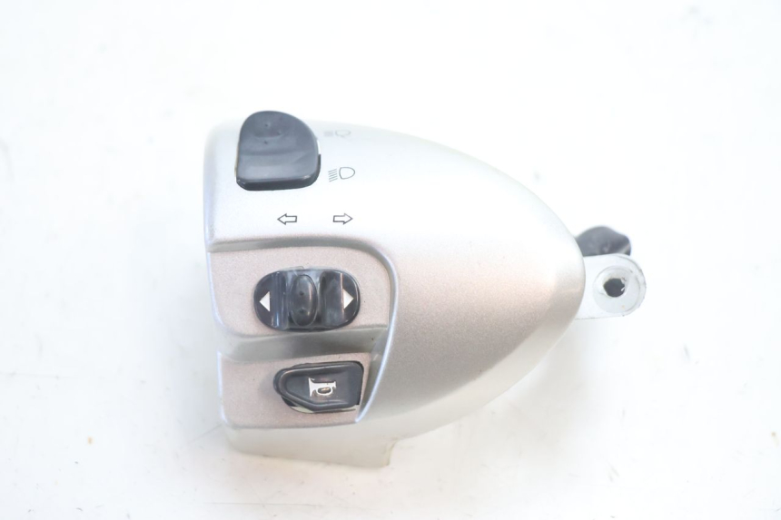 photo de LINKER SCHAKELAAR FYM SCOOTERONE 125 (2006 - 2008) - Detail van het onderdeel