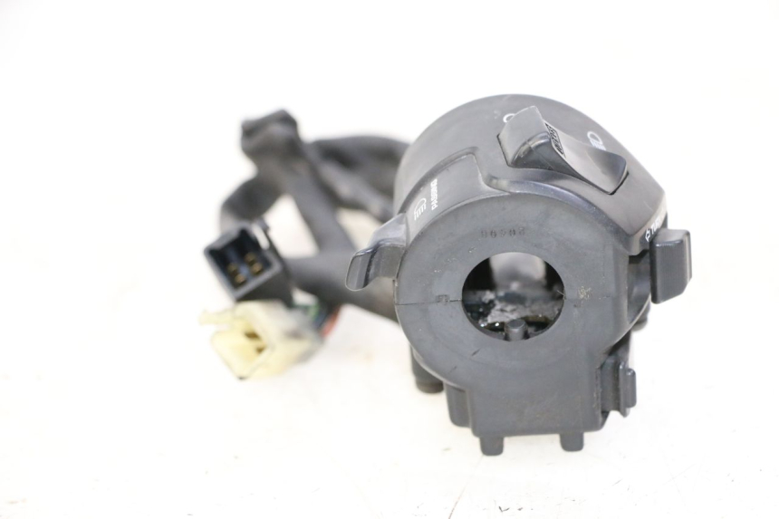 photo de LINKER STUURSCHAKELAAR HONDA ST PAN EUROPEAN 1300 (2002 - 2013) - Bevestigingspunten