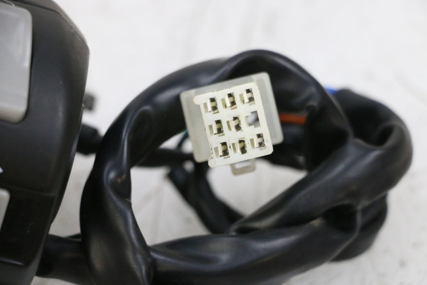 photo de LINKER STUURSCHAKELAAR NECO TEMPO 4T 50 (2022 - 2026) - Staat van het oppervlak