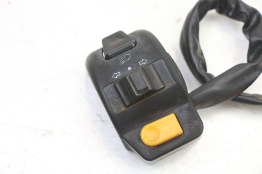 photo de LINKER STUURSCHAKELAAR UNIVERSAL BIKE ZN50QT-11B 50 (2018 - 2021) - Detail van het onderdeel