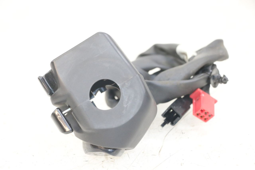 photo de LINKER STUURSCHAKELAAR YAMAHA XMAX X-MAX ABS 125 (2017 - 2020) - Detail van het onderdeel