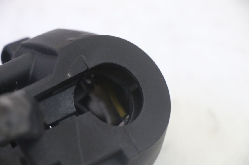 photo de LINKER STUURSCHAKELAAR YAMAHA X-MAX XMAX 125 (2010 - 2013) - Technische close-up