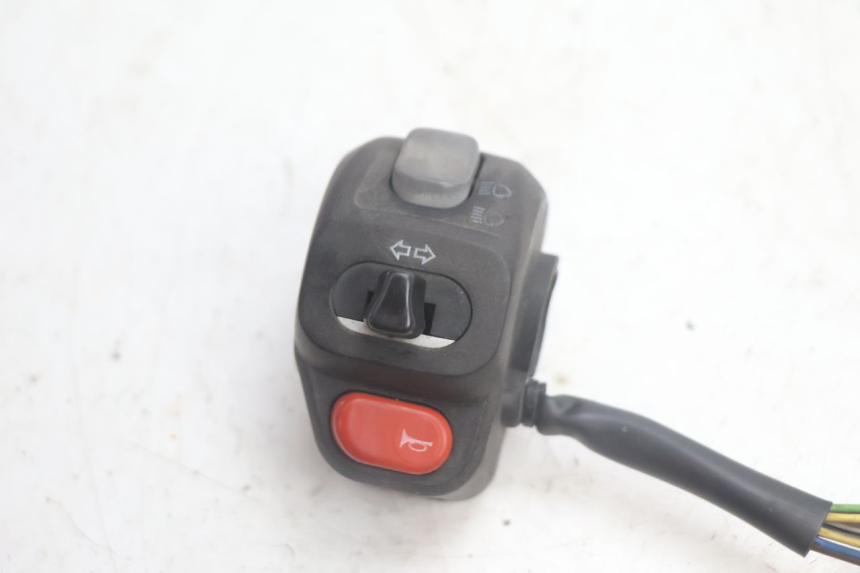 photo de LINKER STUURSCHAKELAAR YAMAHA YP MAJESTY 125 (2002 - 2006) - Detail van het onderdeel