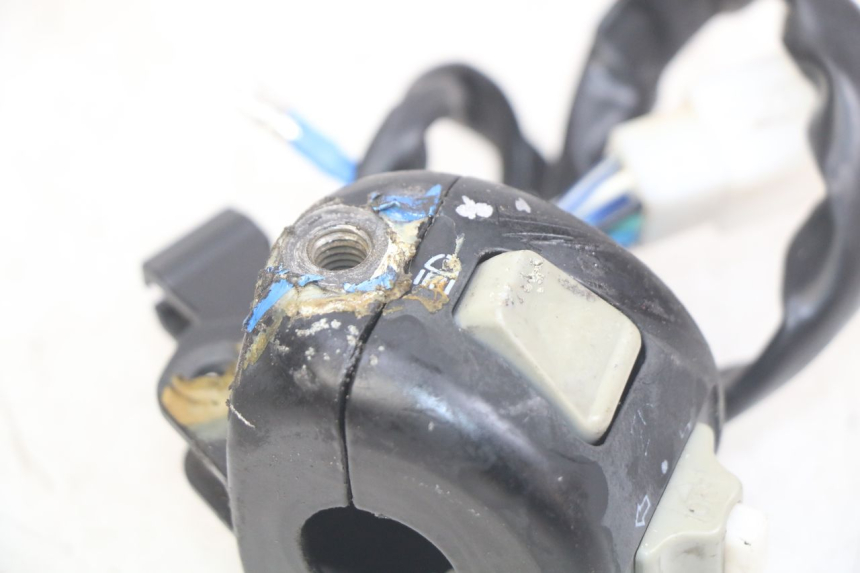 photo de LINKER STUURSCHAKELAAR UNIVERSAL BIKE ZN50QT-11B 50 (2018 - 2021) - Bevestigingspunten