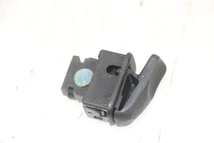 photo de KNOP VOOR TOETER PIAGGIO MP3 LT 300 (2010 - 2016) - Zoom op gebruiksstaat
