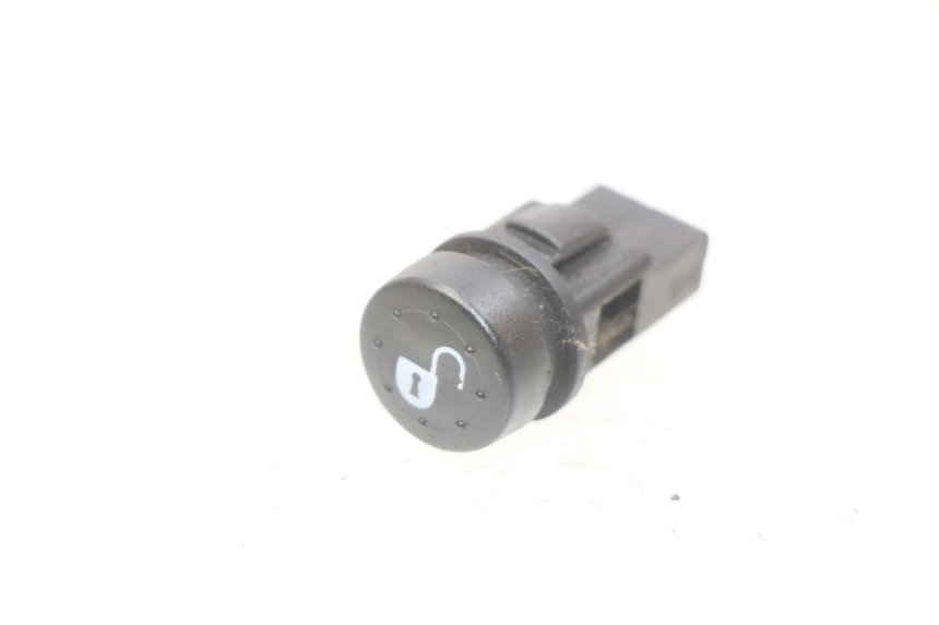 photo de STUURSCHAKELAAR PIAGGIO LIBERTY IGET 4T 50 (2015 - 2020) - Detail van het onderdeel