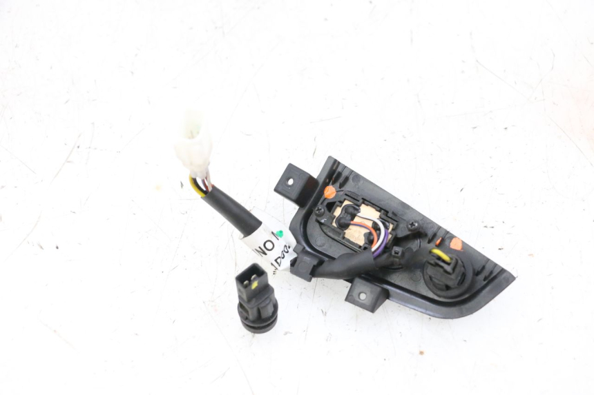 photo de STUURSCHAKELAAR PIAGGIO MP3 HPE 300 (2019 - 2026) - Zoom op gebruiksstaat