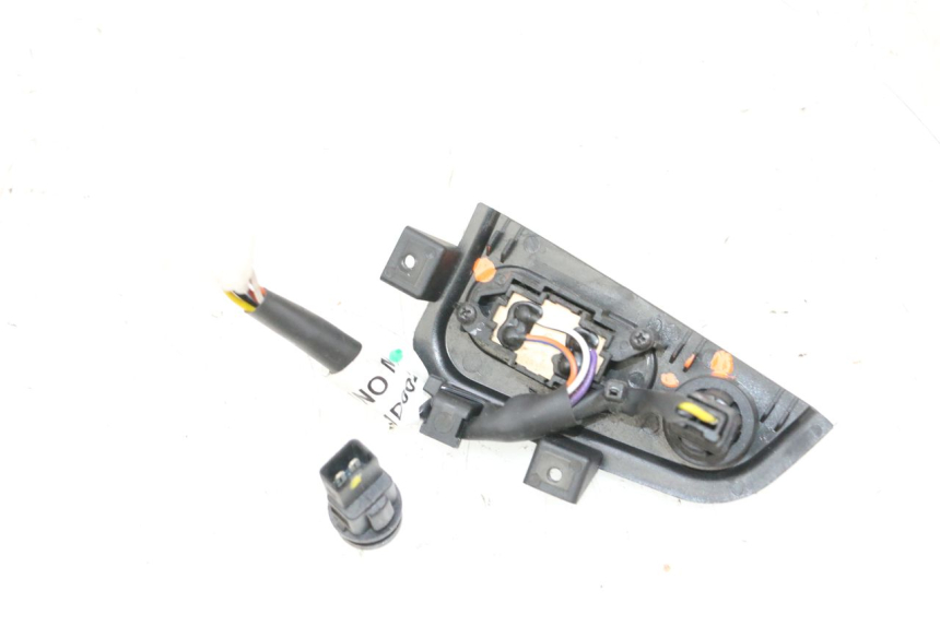 photo de STUURSCHAKELAAR PIAGGIO MP3 HPE 300 (2019 - 2026) - Overzicht