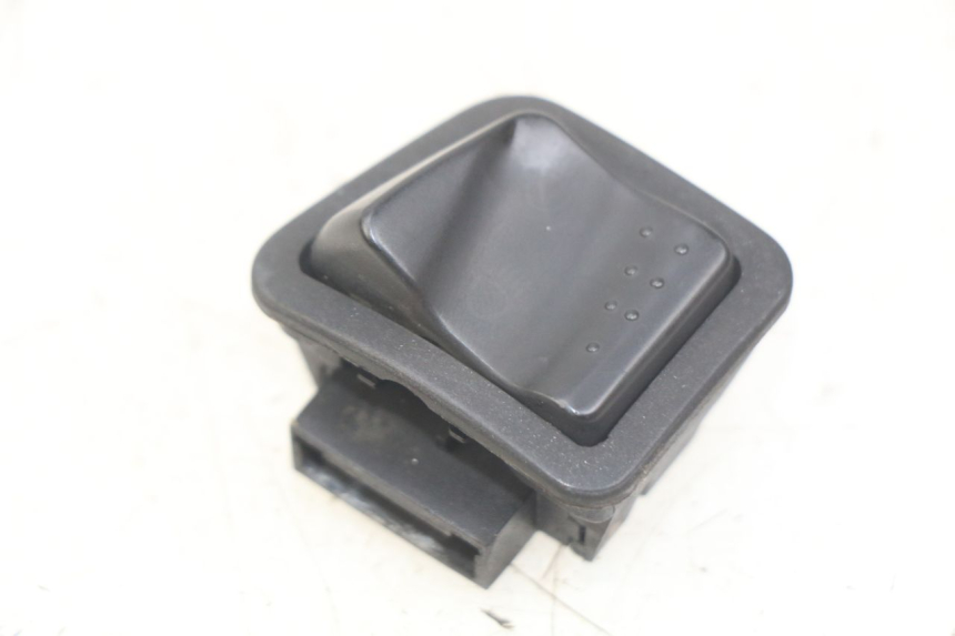 photo de SCHAKELAAR KOPLAMP HOOGTE PIAGGIO FLY 2T 50 (2004 - 2017) - Hoofdaanzicht